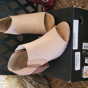 Sorel Nadia ankle bootie